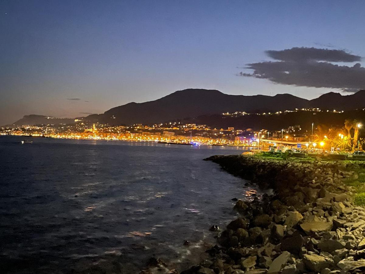 Menton Centre Vue Imprenable Sur Mer Et Jardin Bioves Esterno foto